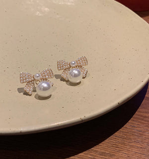 Pearl & Bow Earring